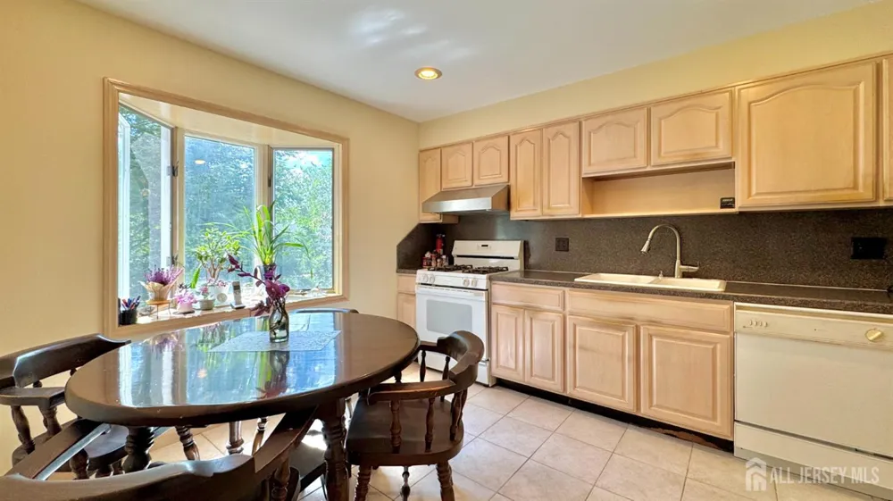 9 Highpoint Drive Edison, NJ 08820