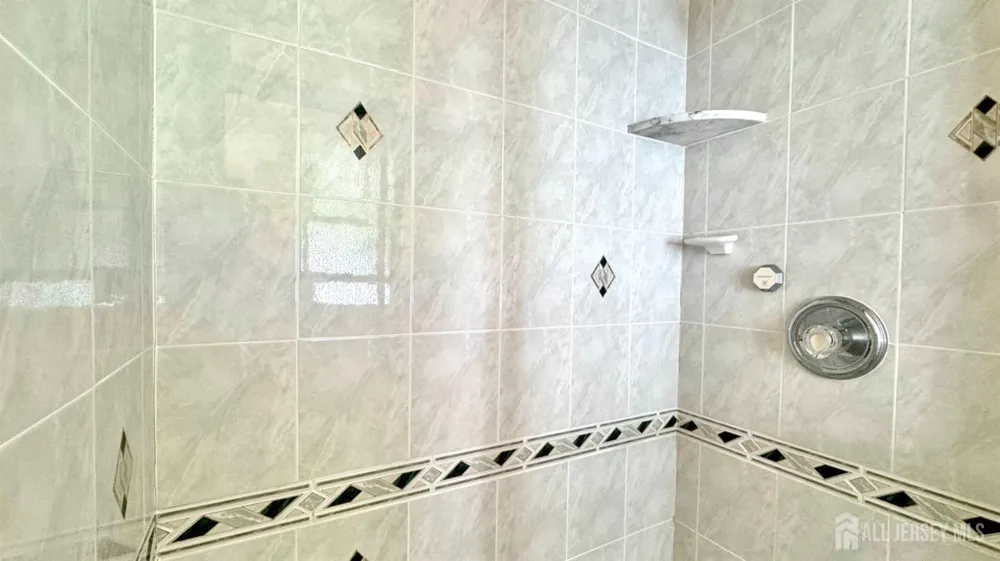 9 Highpoint Drive Edison, NJ 08820