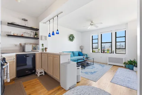 883 BLVD EAST