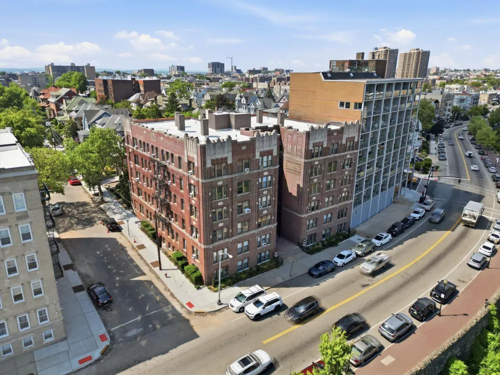 883 BLVD EAST Weehawken, NJ 07086