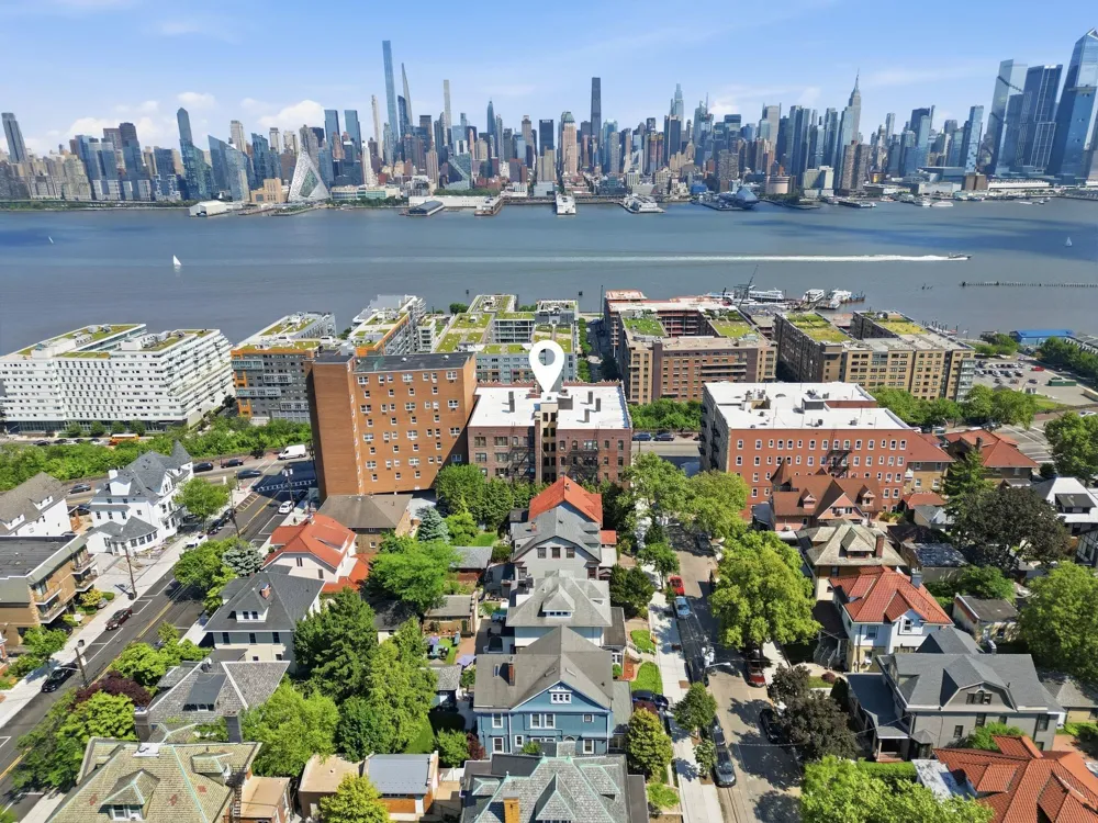 883 BLVD EAST Weehawken, NJ 07086