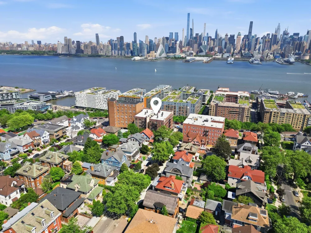 883 BLVD EAST Weehawken, NJ 07086