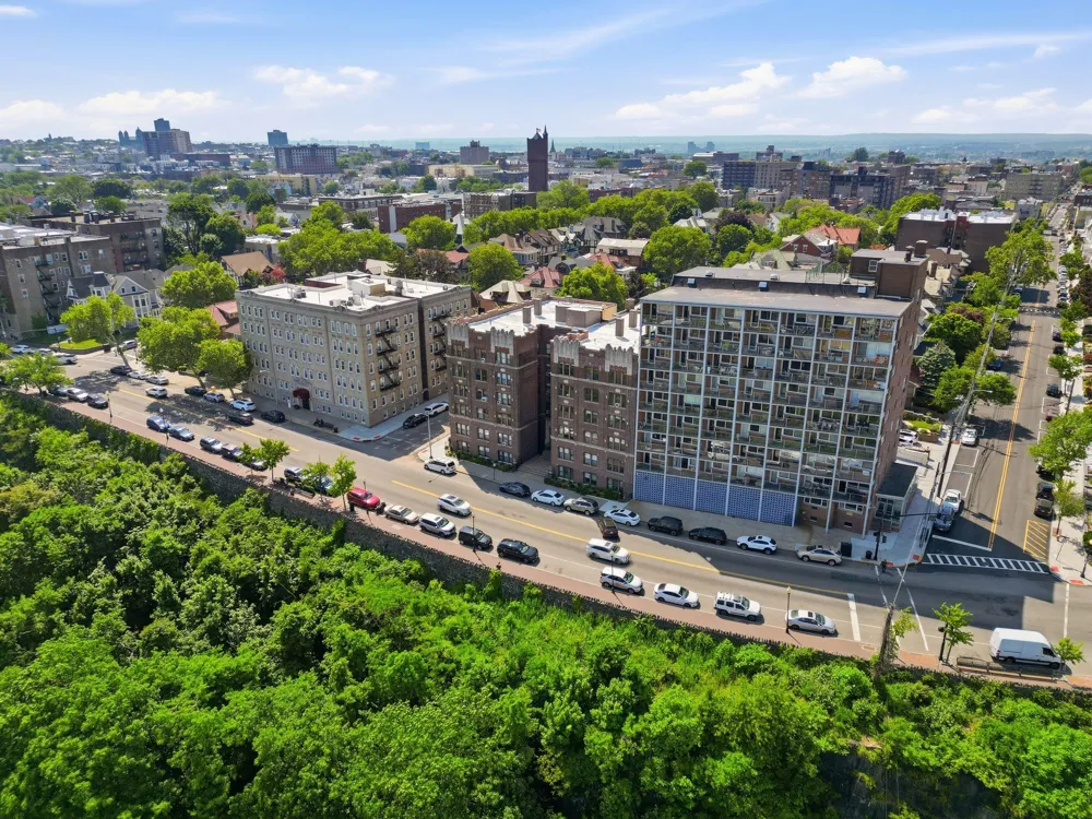 883 BLVD EAST Weehawken, NJ 07086