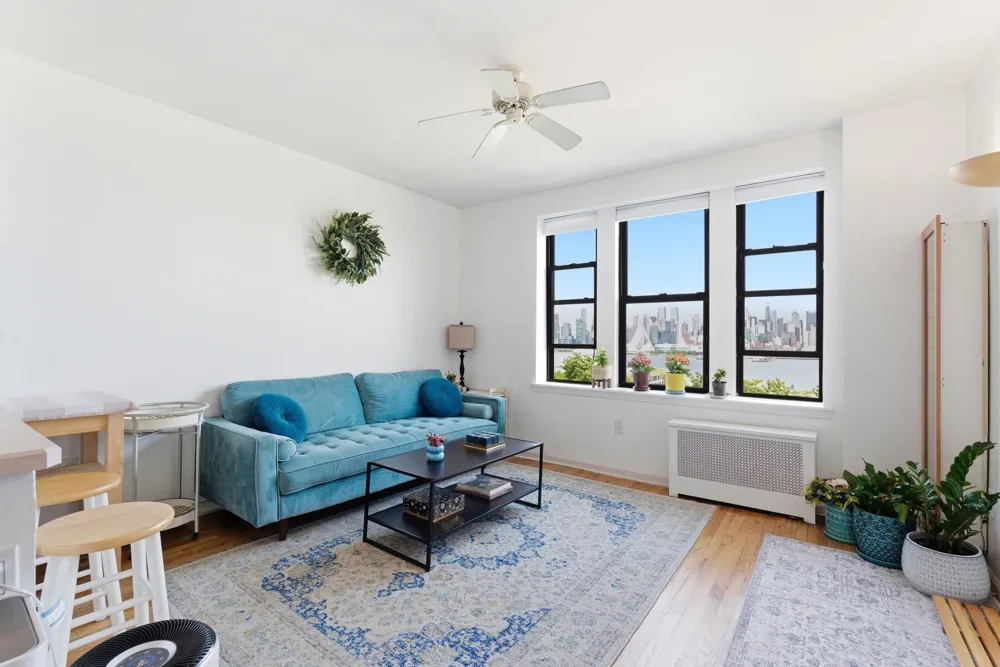 883 BLVD EAST Weehawken, NJ 07086