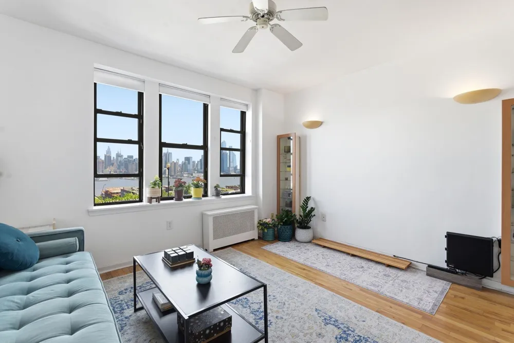 883 BLVD EAST Weehawken, NJ 07086