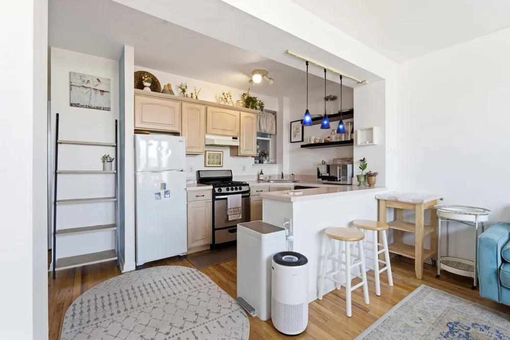 883 BLVD EAST Weehawken, NJ 07086