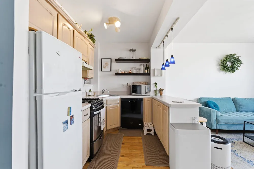 883 BLVD EAST Weehawken, NJ 07086