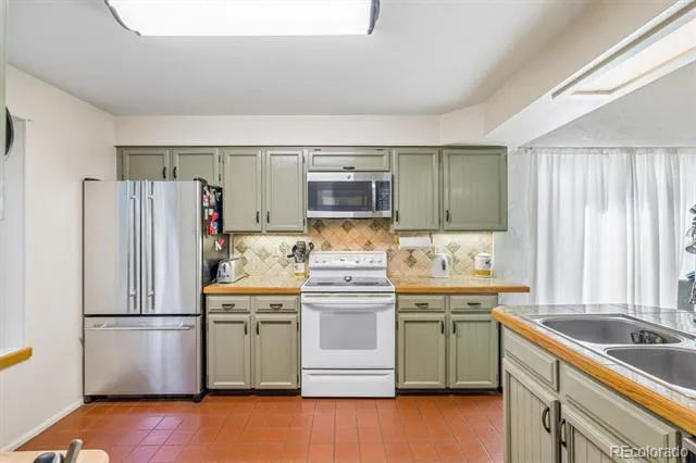 5576 W 75th Drive Arvada, CO 80003