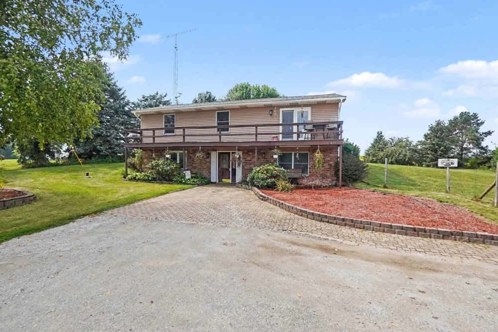 10457 S Gordon Avenue Grant, MI 49327