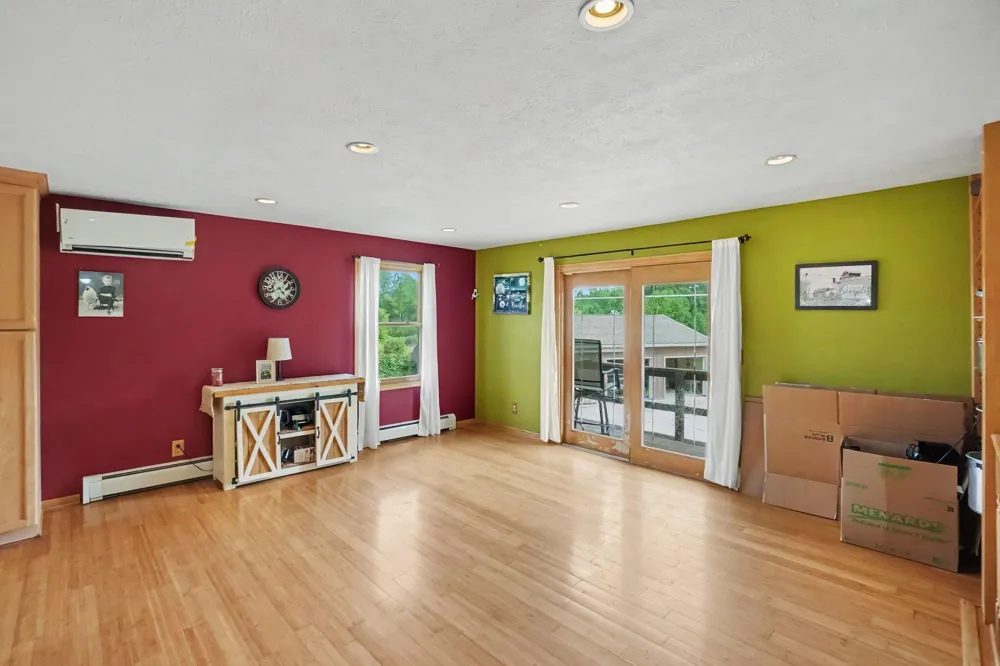 10457 S Gordon Avenue Grant, MI 49327