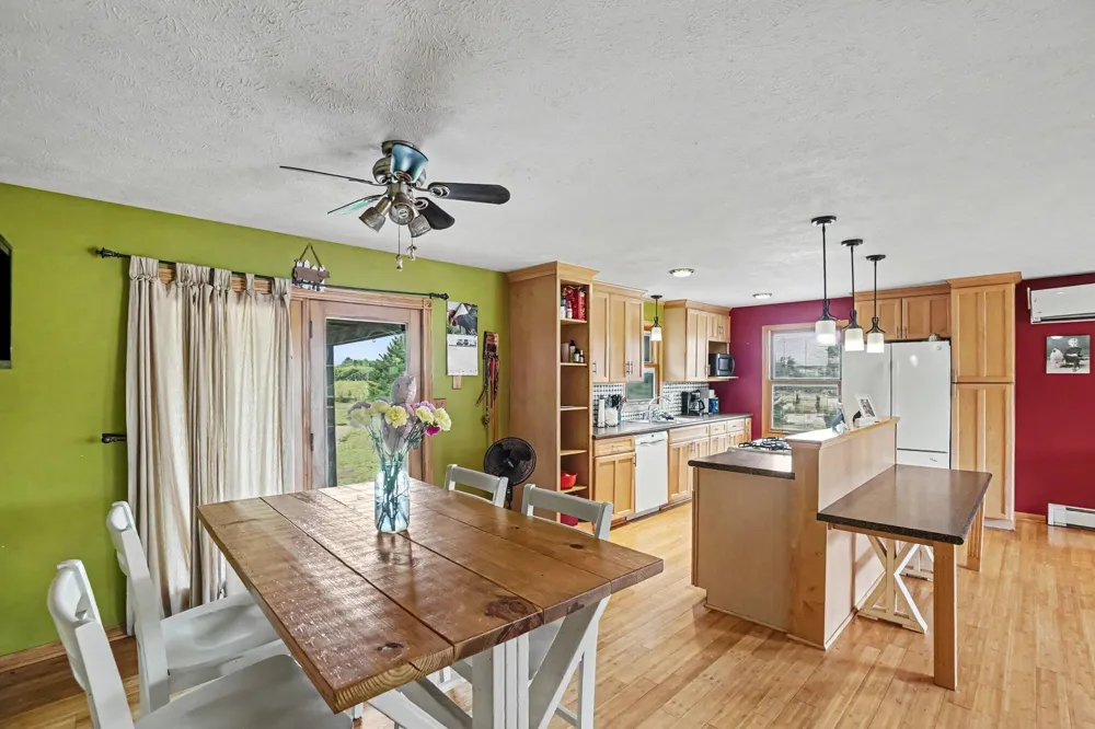 10457 S Gordon Avenue Grant, MI 49327