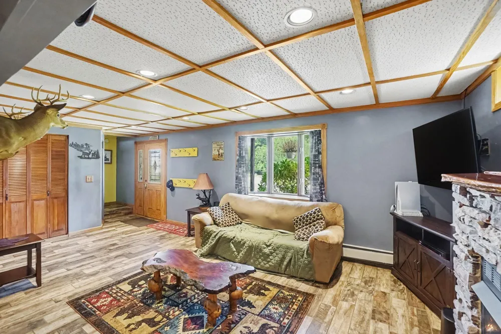 10457 S Gordon Avenue Grant, MI 49327