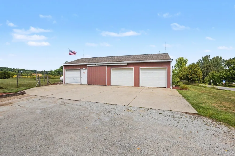 10457 S Gordon Avenue Grant, MI 49327