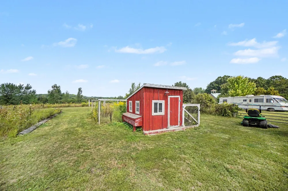 10457 S Gordon Avenue Grant, MI 49327