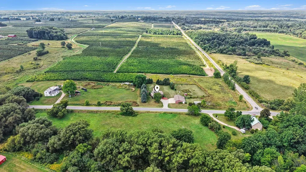10457 S Gordon Avenue Grant, MI 49327