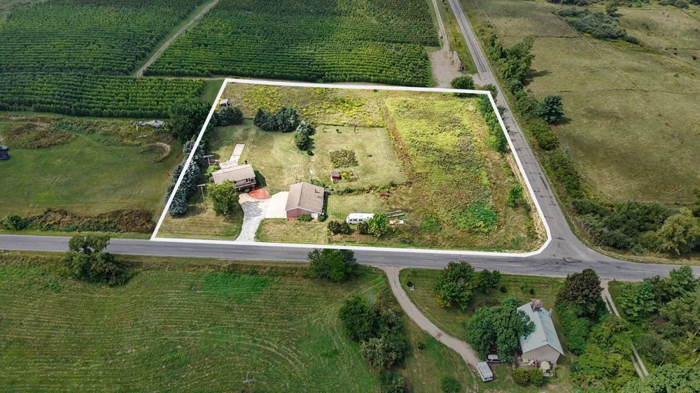 10457 S Gordon Avenue Grant, MI 49327