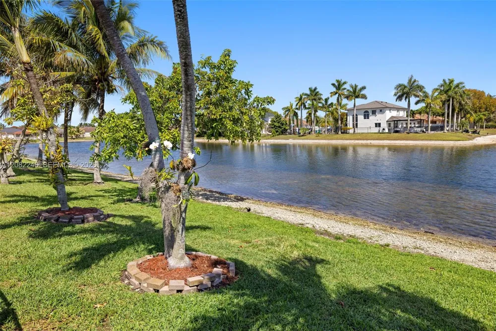 15979 SW 53rd Ter Miami, FL 33185