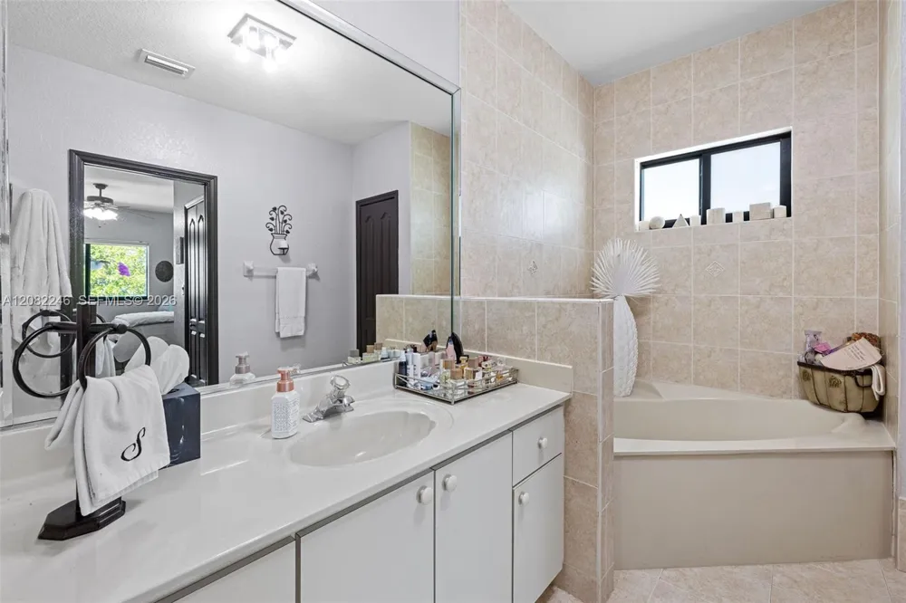 15979 SW 53rd Ter Miami, FL 33185