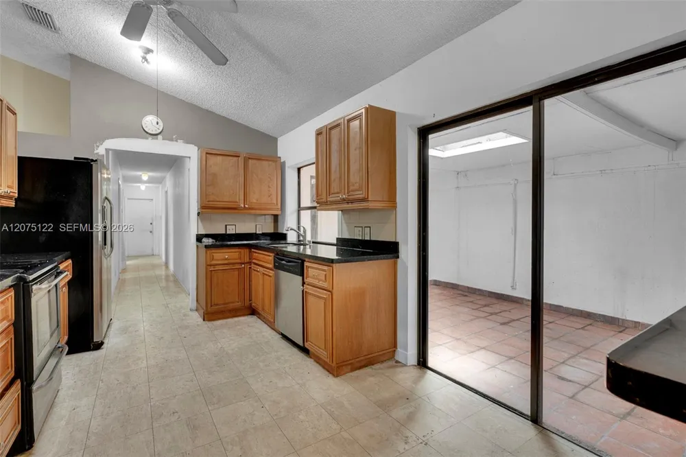 16871 Patio Village Ct Weston, FL 33326