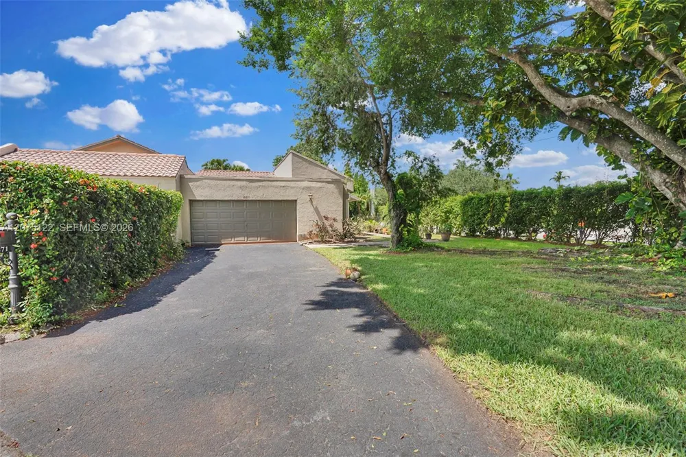 16871 Patio Village Ct Weston, FL 33326