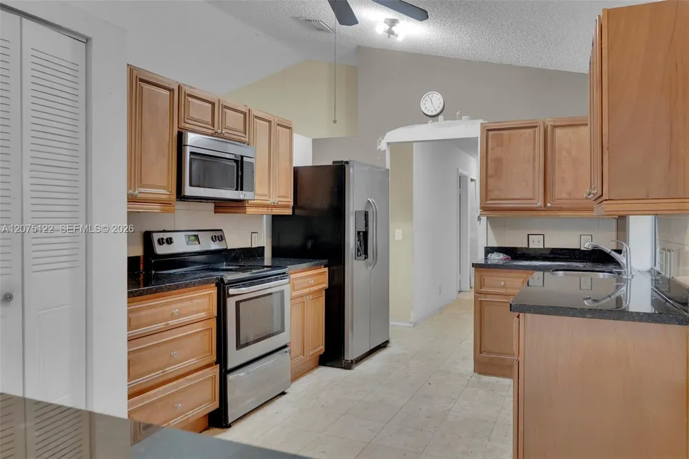 16871 Patio Village Ct Weston, FL 33326