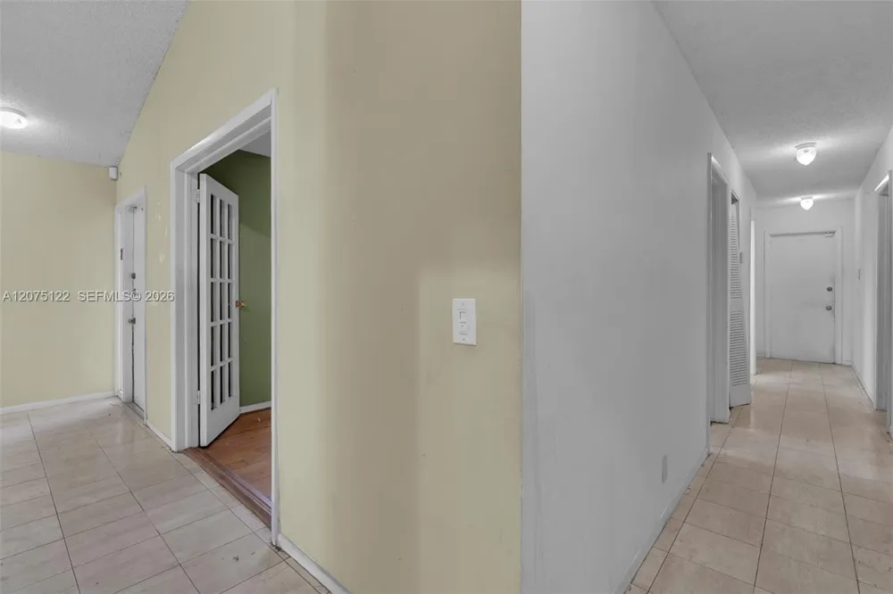 16871 Patio Village Ct Weston, FL 33326