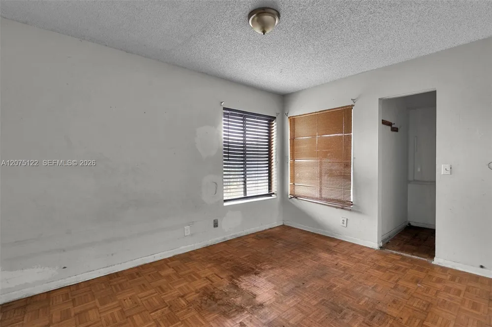 16871 Patio Village Ct Weston, FL 33326