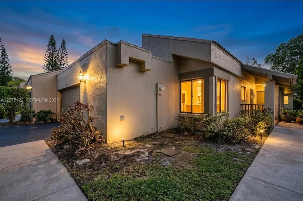 16871 Patio Village Ct Weston, FL 33326