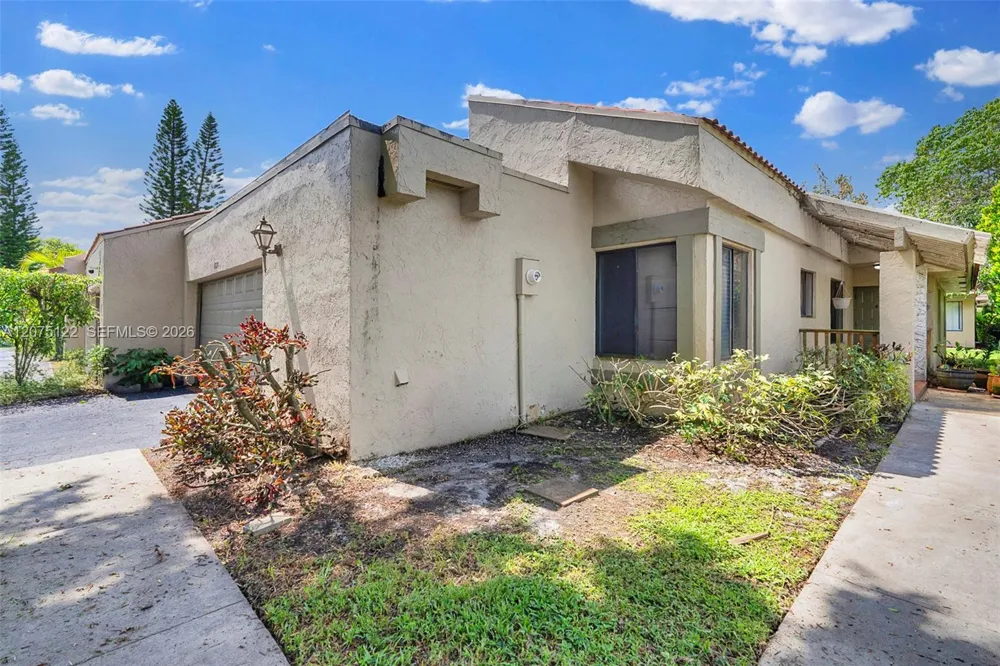 16871 Patio Village Ct Weston, FL 33326