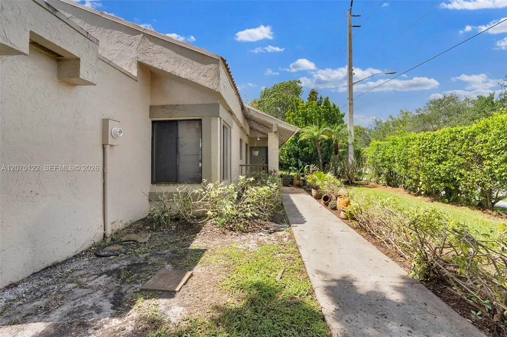 16871 Patio Village Ct Weston, FL 33326