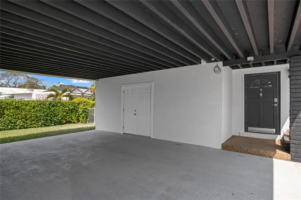 10275 SW 112th St Miami, FL 33176