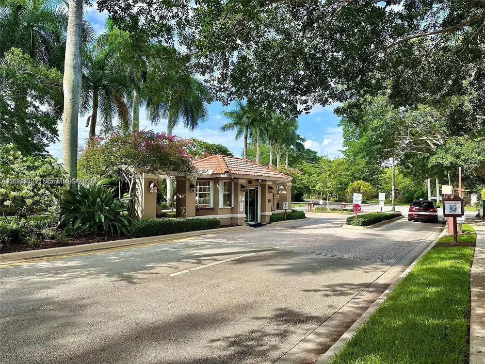 412 Cameron Dr Weston, FL 33326