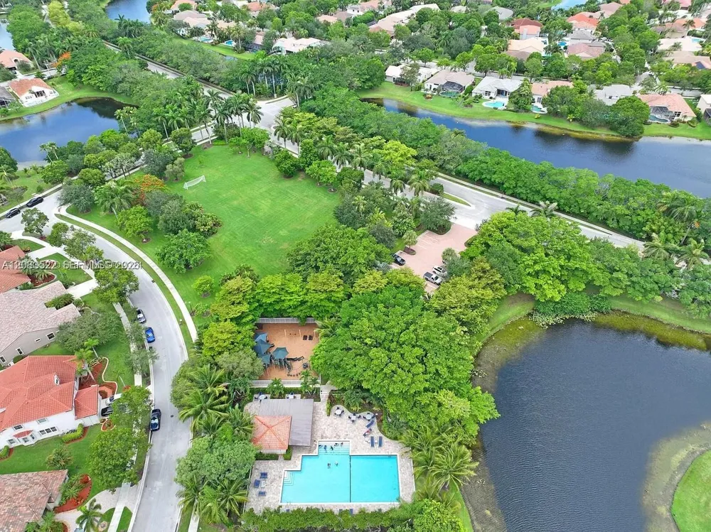 412 Cameron Dr Weston, FL 33326