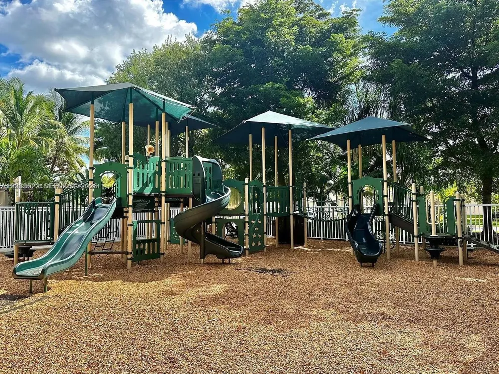 412 Cameron Dr Weston, FL 33326