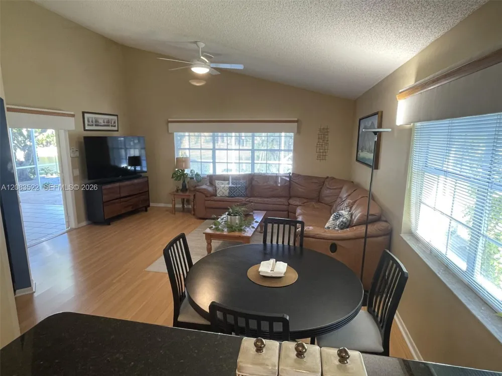 412 Cameron Dr Weston, FL 33326