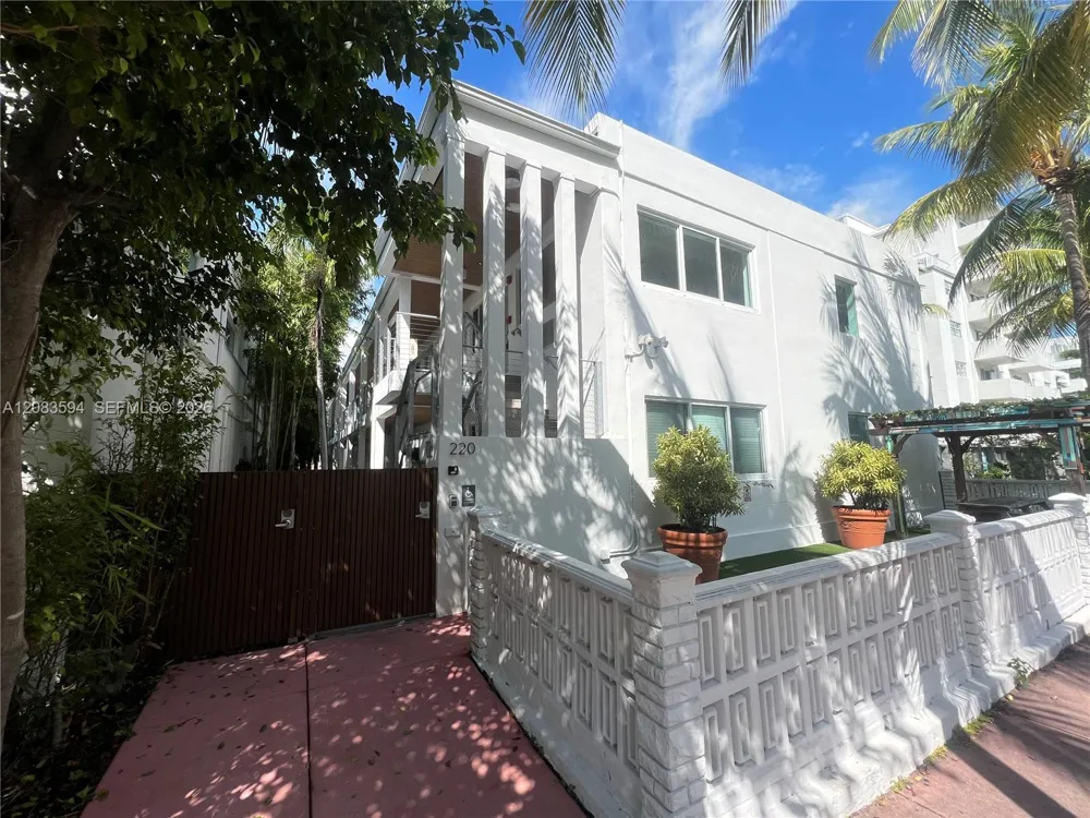 220 Collins Ave #8B Miami Beach, FL 33139