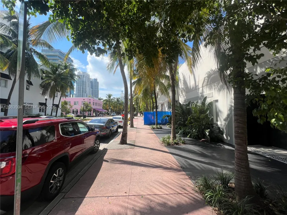 220 Collins Ave #8B Miami Beach, FL 33139