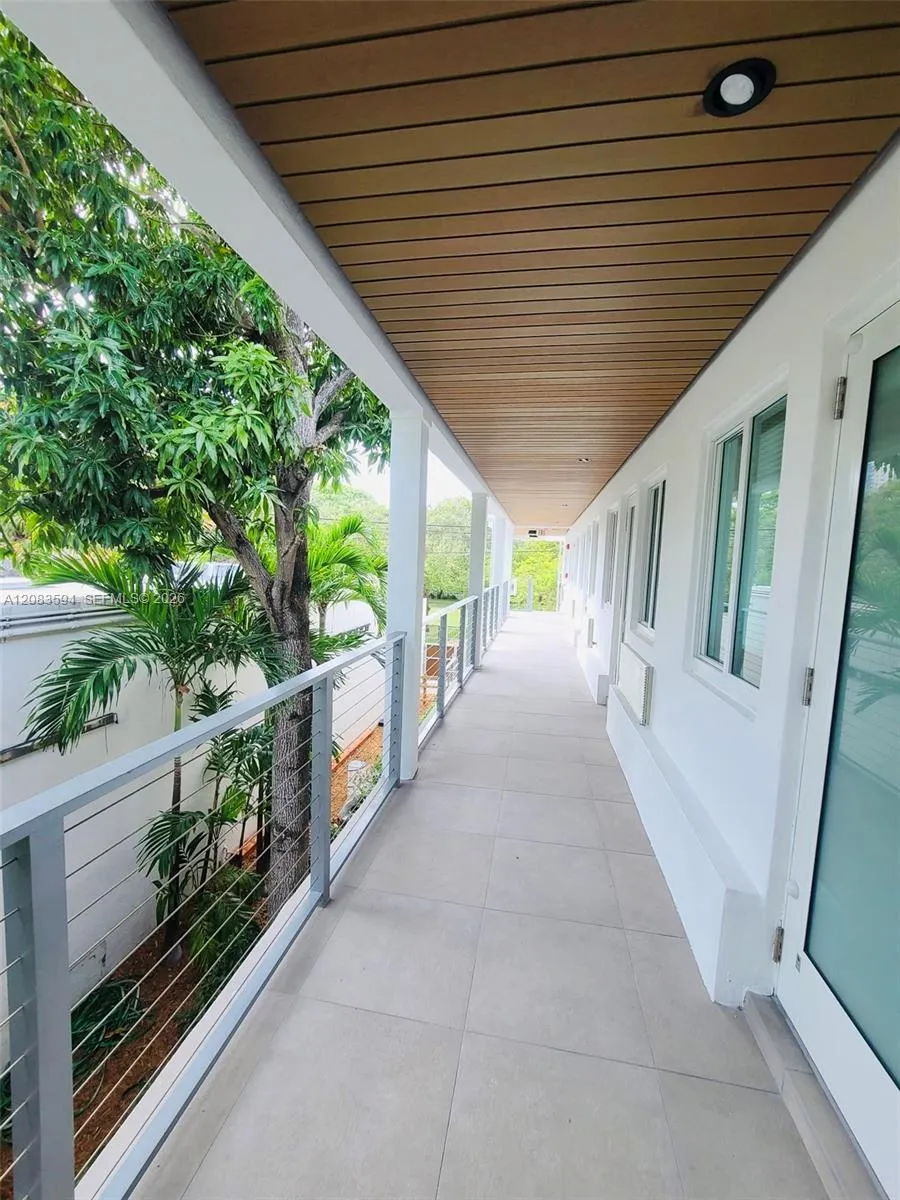 220 Collins Ave #8B Miami Beach, FL 33139