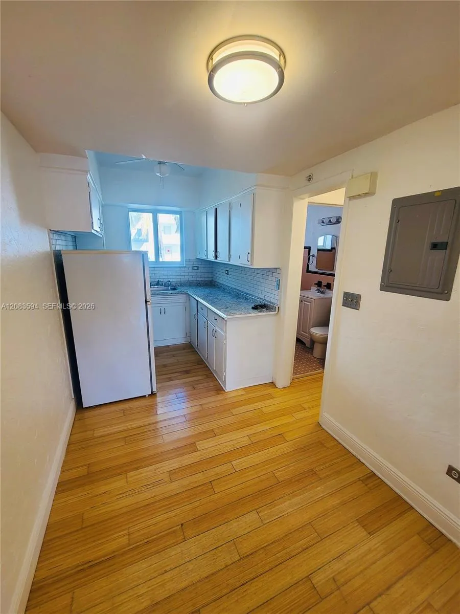 220 Collins Ave #8B Miami Beach, FL 33139
