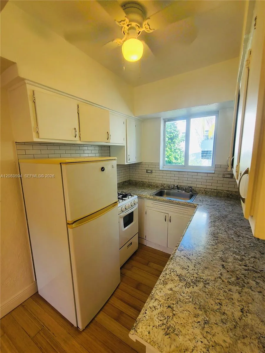 220 Collins Ave #8B Miami Beach, FL 33139