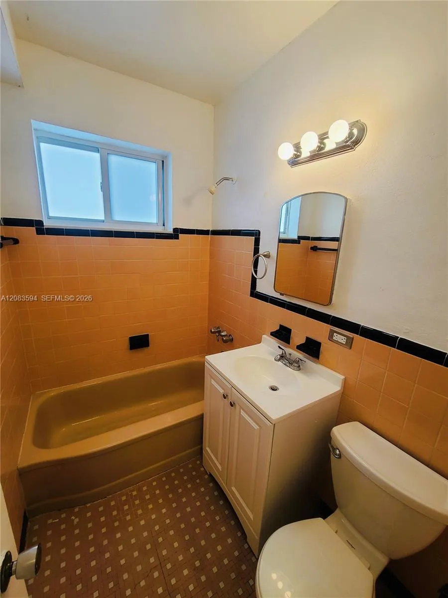 220 Collins Ave #8B Miami Beach, FL 33139