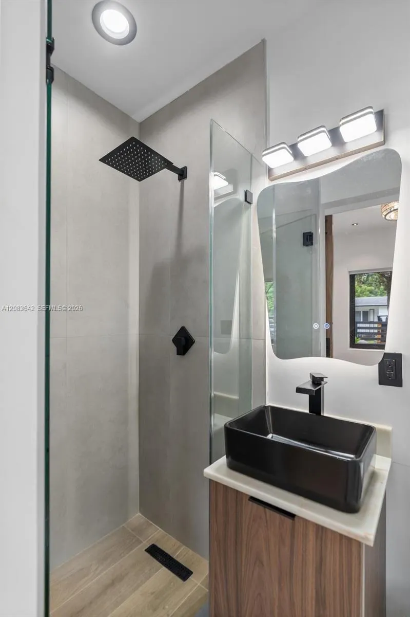 401 NW 81st St #401 Miami, FL 33150