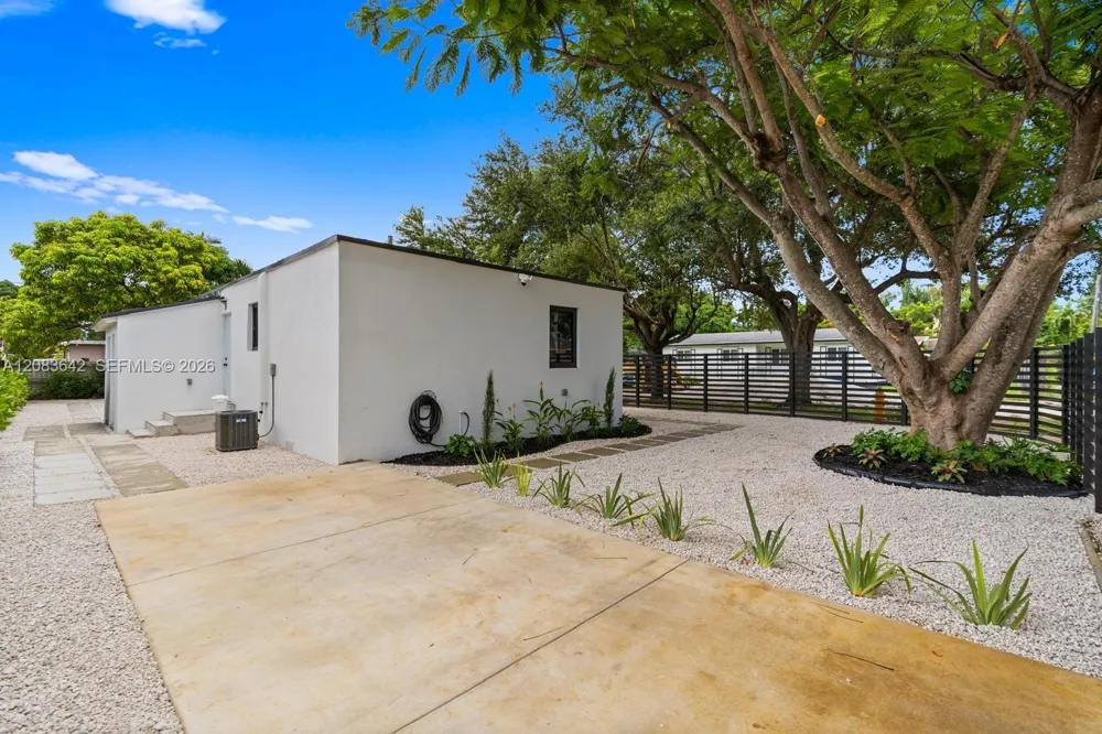 401 NW 81st St #401 Miami, FL 33150