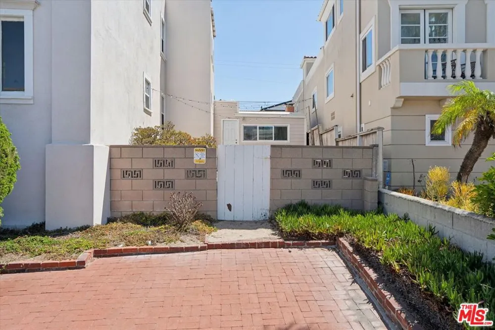 1644 Monterey Boulevard Hermosa Beach, CA 90254