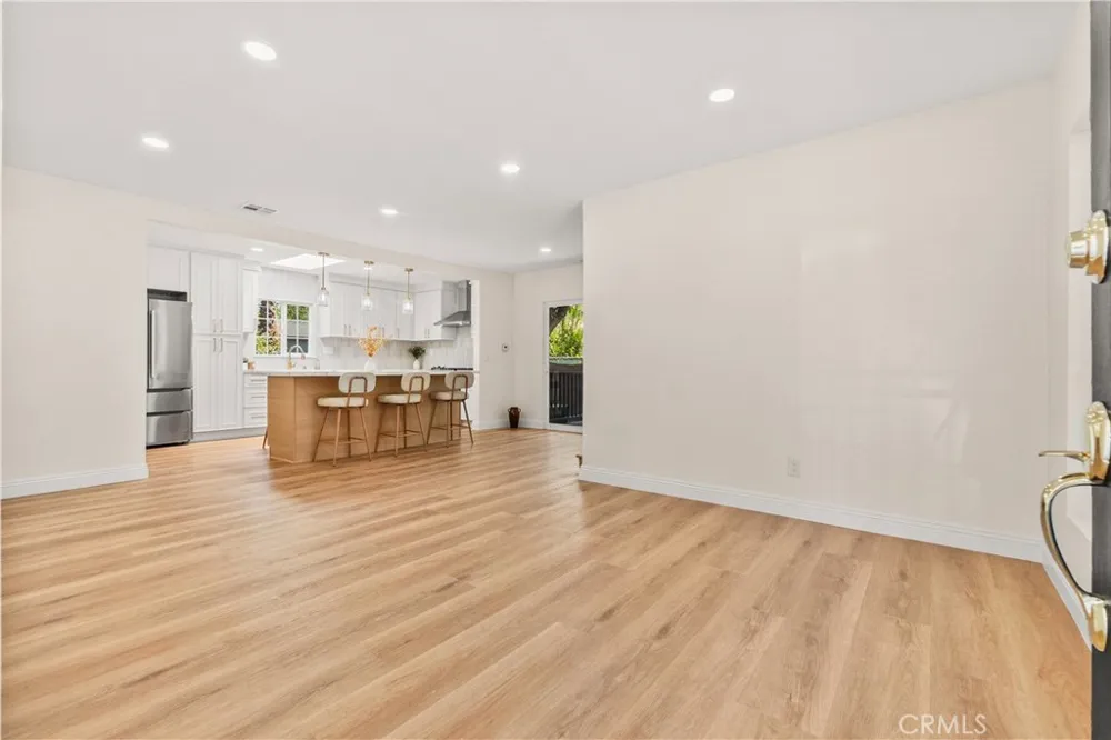 7732 Garden Grove Avenue Reseda, CA 91335