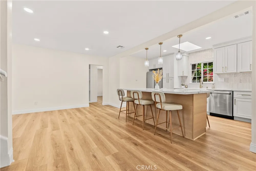 7732 Garden Grove Avenue Reseda, CA 91335