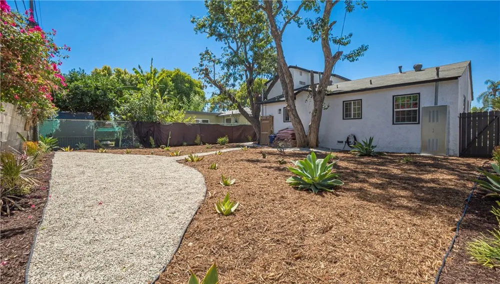 7732 Garden Grove Avenue Reseda, CA 91335