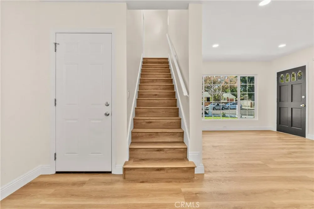 7732 Garden Grove Avenue Reseda, CA 91335