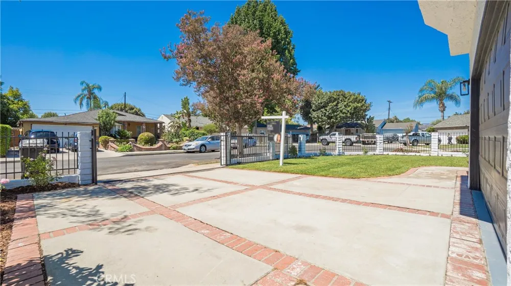 7732 Garden Grove Avenue Reseda, CA 91335