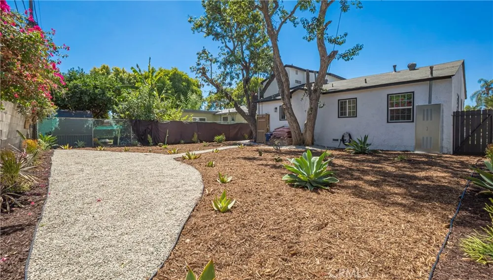 7732 Garden Grove Avenue Reseda, CA 91335
